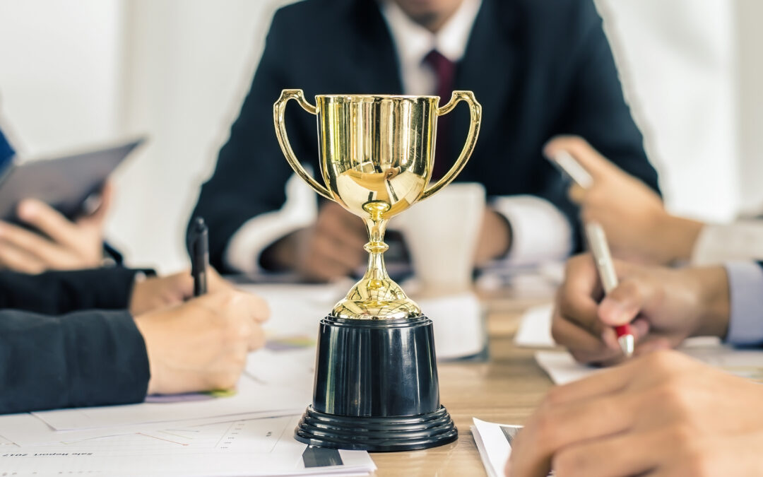 Les trophées d’entreprise : de la récompense à la reconnaissance stratégique